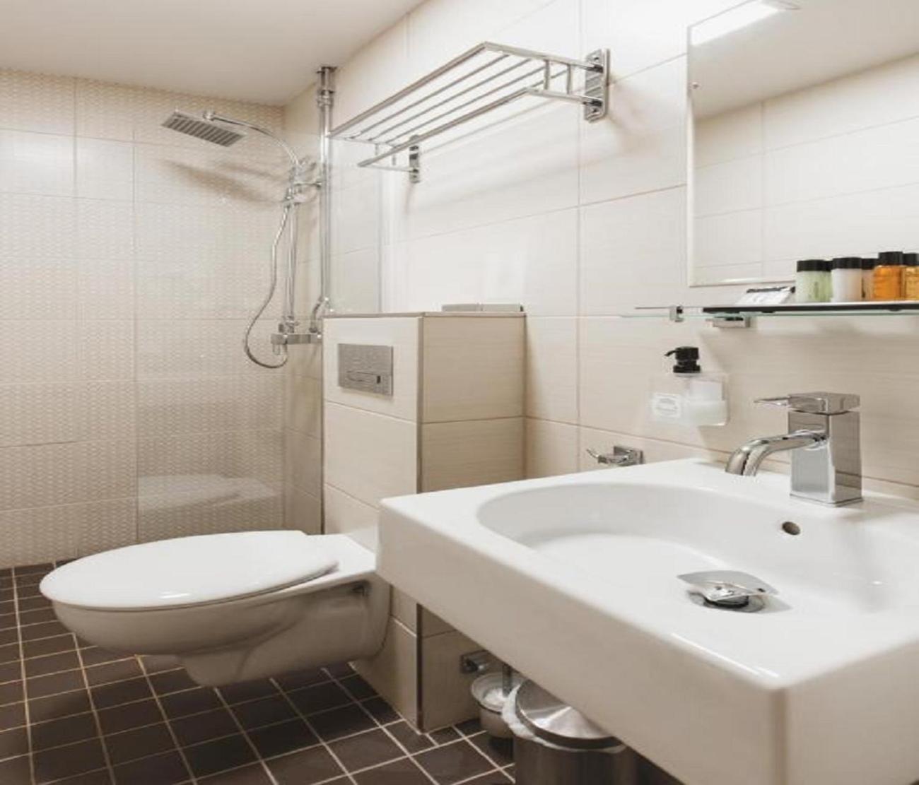 Hotel Plaza Grand Near Igi Airport Új-Delhi Kültér fotó